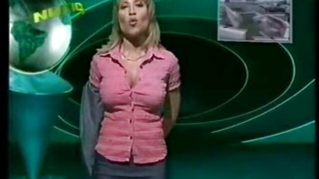 Hämmastav :  Must mees tormab diivanile, meelitades euroblondi Anna Ray Täiskasvanud XXX videod 
