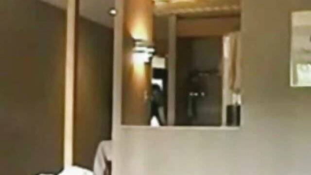 Hämmastav :  Blond hoord torkab oma tagumikku väga pika kuketükiga Täiskasvanud XXX videod 