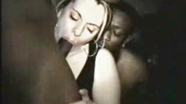 Hämmastav :  Ebony babe jumaldab, kui tal on valge lihatükk suus Täiskasvanud XXX videod 