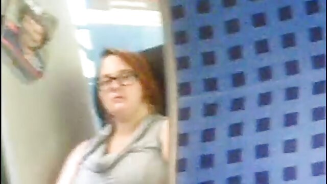 Hämmastav :  Must mees ja kurvikas armuke põimivad voodis alasti kehasid Täiskasvanud XXX videod 